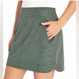 Orvis Travel Skort Skirt Shorts Camo Olive Green Comfort Womens Size Small
